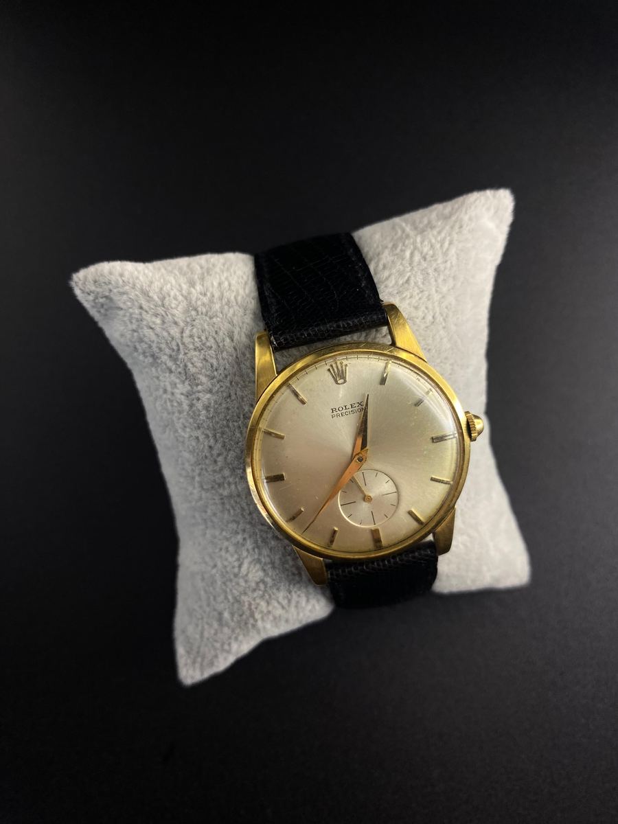 Reloj Oro en Cojín III